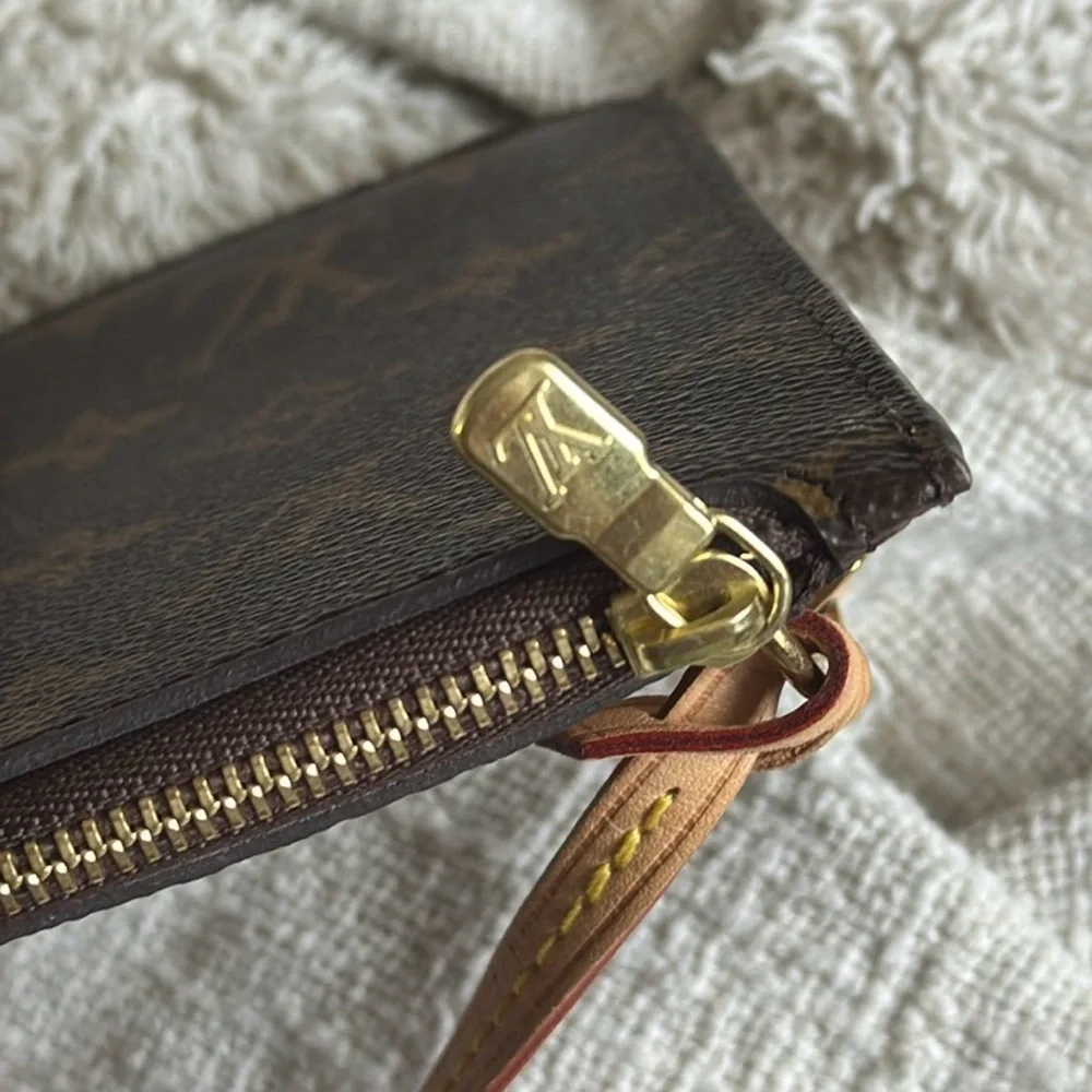 Louis Vuitton Monogram Neverfull Pouch